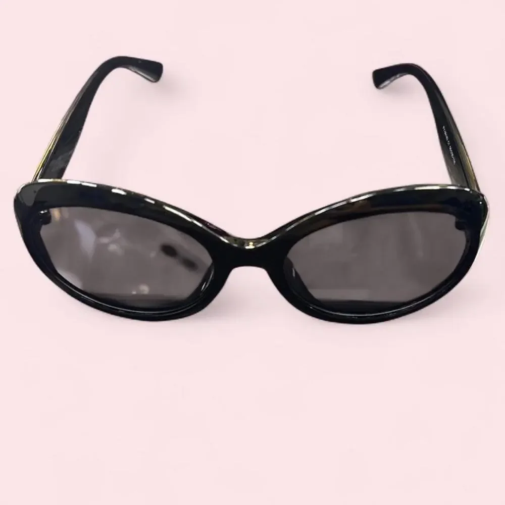 Women's sunglasses black frames and lens oversized y2k coastal 2000s clean boho